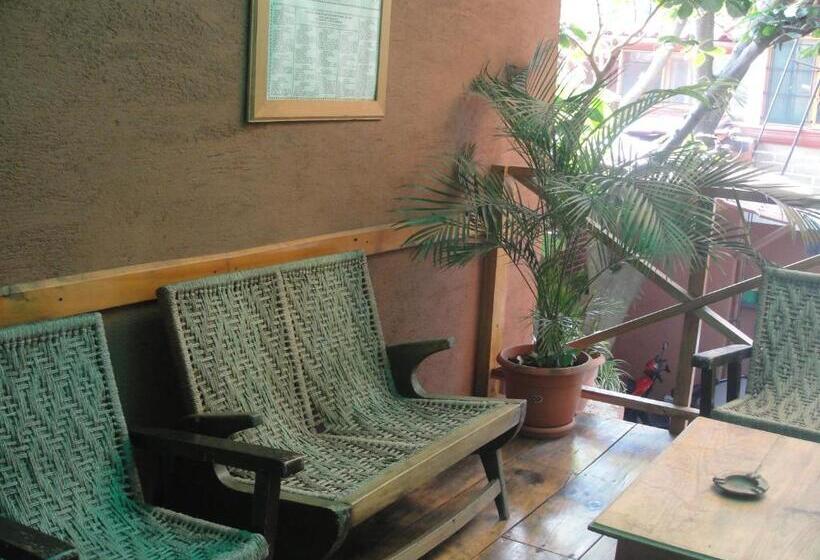 اتاق خانوادگی, Utz Jay