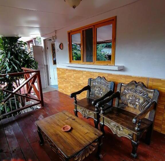 اتاق سوپریور سه تخته, Utz Jay