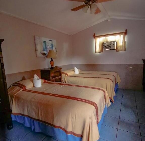 اتاق سوپریور سه تخته, Utz Jay