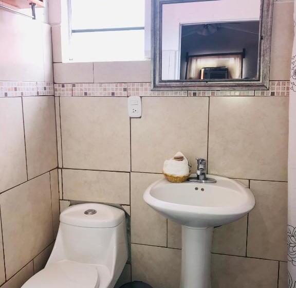 اتاق سوپریور سه تخته, Utz Jay