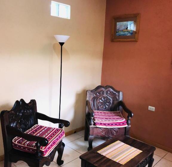 اتاق لوکس, Utz Jay