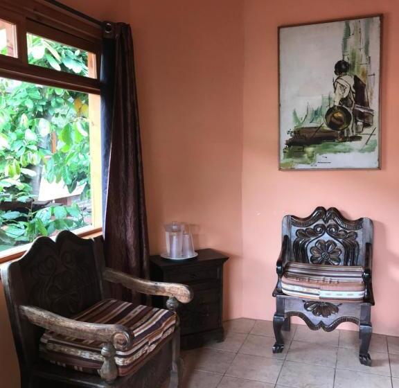 اتاق لوکس, Utz Jay