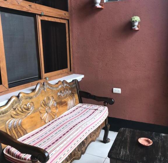 اتاق لوکس, Utz Jay