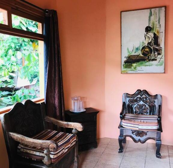 اتاق لوکس, Utz Jay