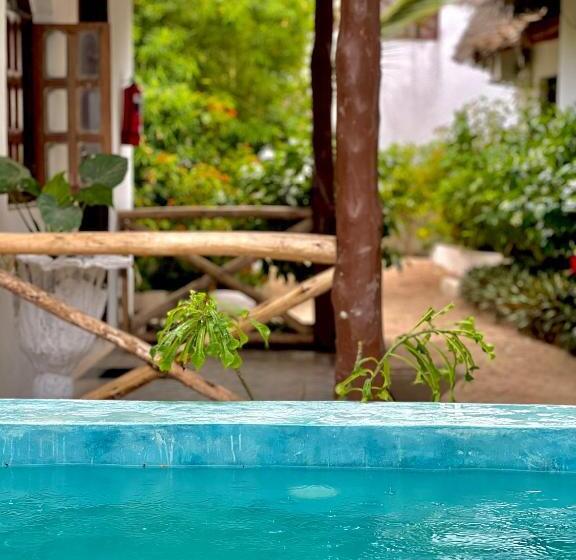 غرفة قياسية مزودة بشرفة مطلة على الحديقة, Jambiani White Sands Bungalows