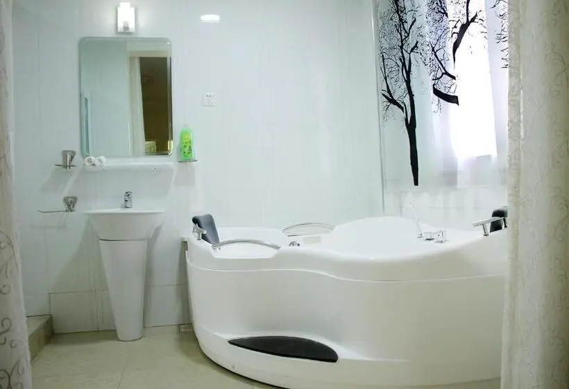 آپارتمان 2 خوابه, Shangri La Hotel Muyenga
