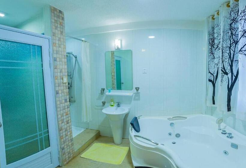 اتاق لوکس, Shangri La Hotel Muyenga