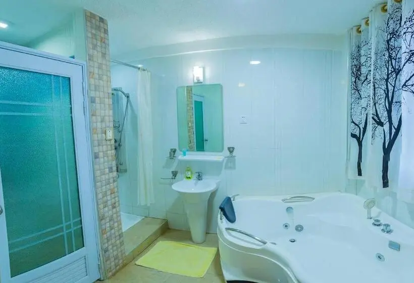 اتاق لوکس, Shangri La Hotel Muyenga