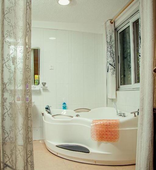 اتاق لوکس, Shangri La Hotel Muyenga