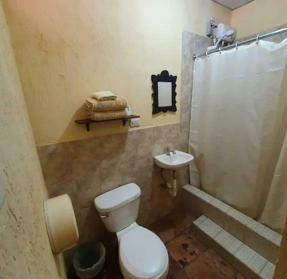 اتاق استاندارد سه نفره, Chilero Y Café