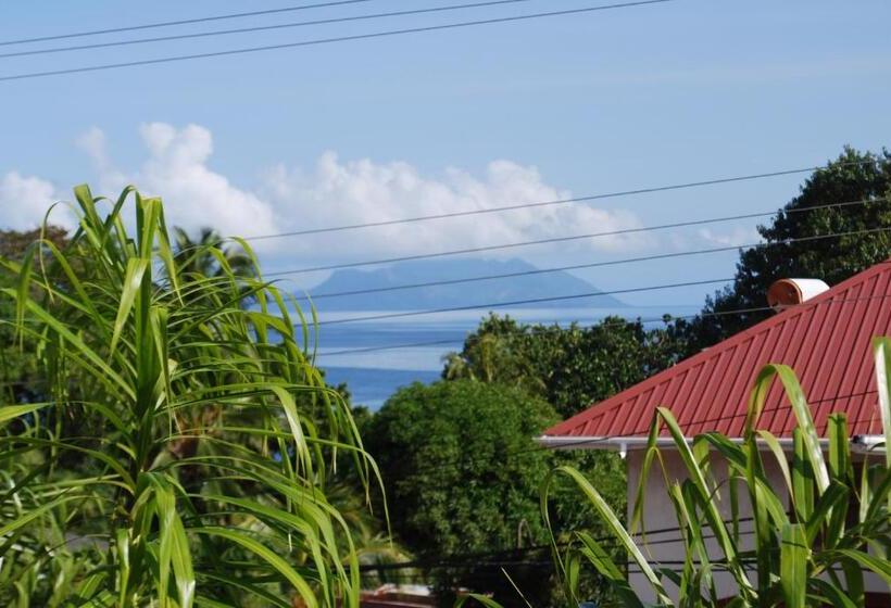 اتاق استاندارد سه نفره, Marie Laure Suites