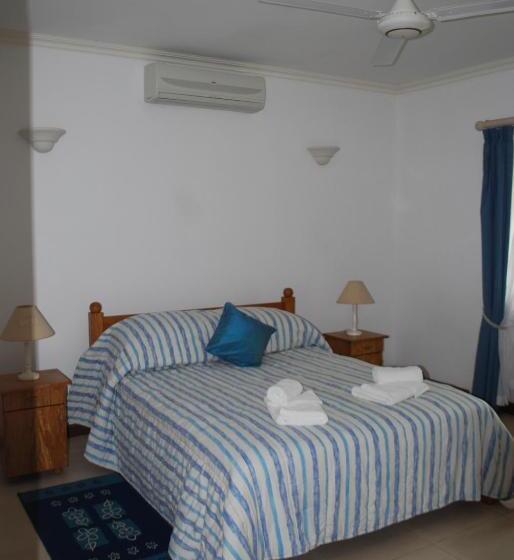 آپارتمان 3 خوابه, Marie Laure Suites