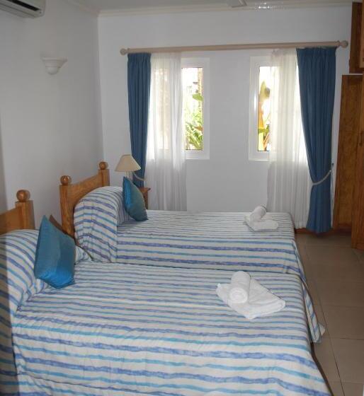 آپارتمان 3 خوابه, Marie Laure Suites