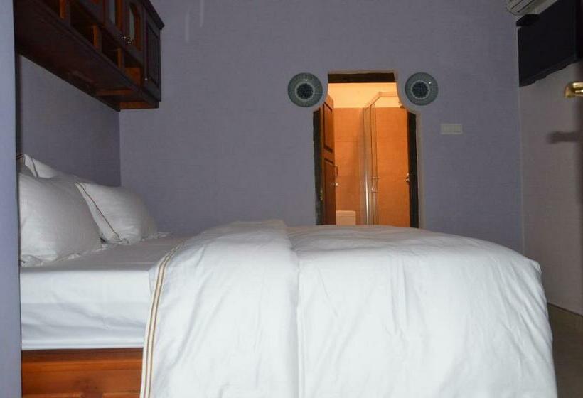 חדר בסיסי, The Buena Vista Kandy