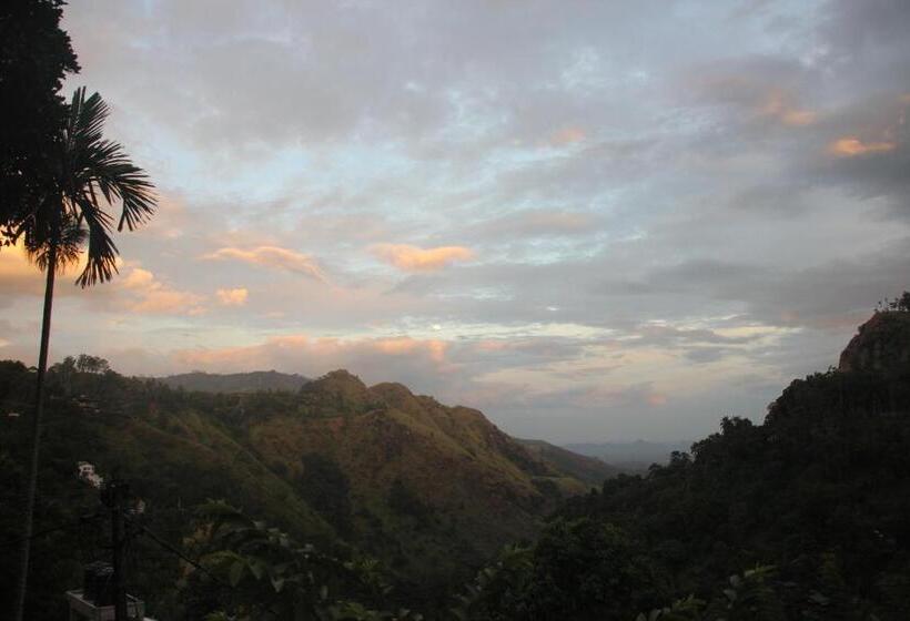 Cameră Triplă Standard cu Priveliști, Welcome Inn