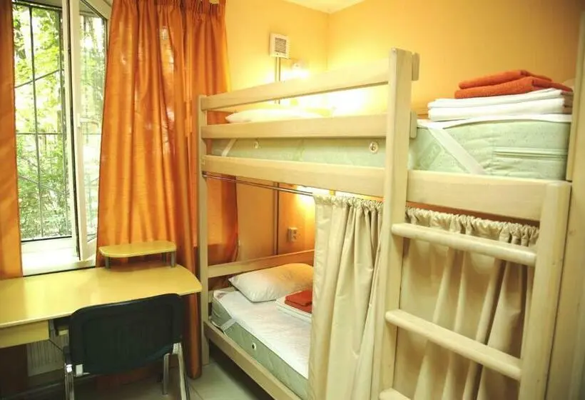Łóżko we Wspólnym Pokoju, Hostel Good Night