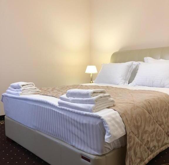 سوئیت با بالکن, Boutique Tovmed