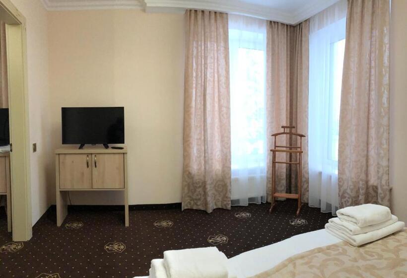 سوئیت با بالکن, Boutique Tovmed