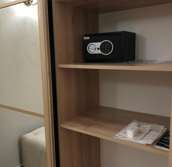 سوئیت با بالکن, Boutique Tovmed