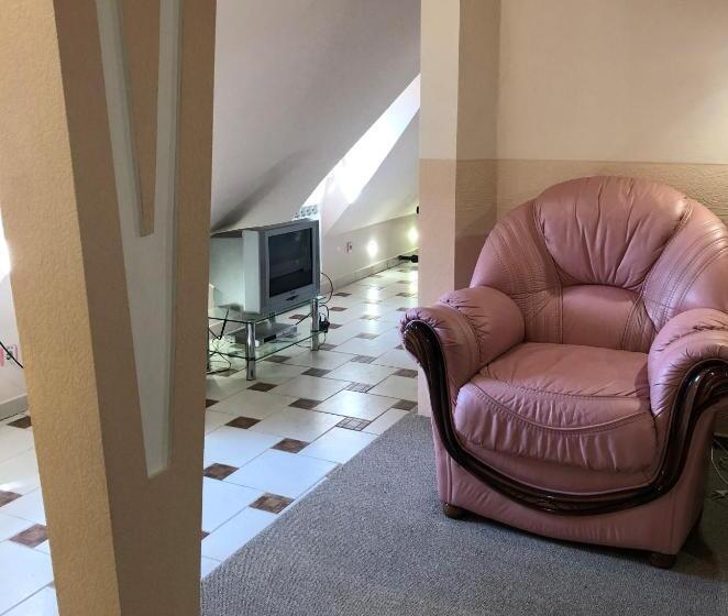 اتاق اکونومی, Boutique Tovmed