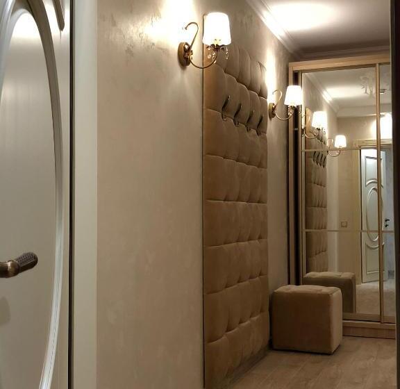 سوئیت با بالکن, Boutique Tovmed