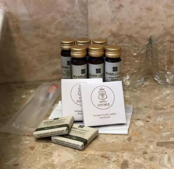 سوئیت با بالکن, Boutique Tovmed