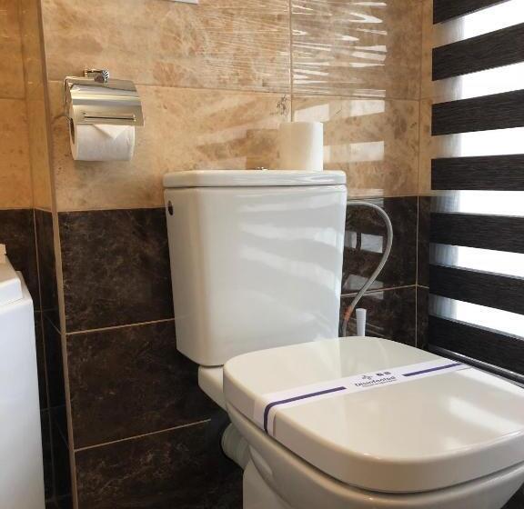 سوئیت با بالکن, Boutique Tovmed