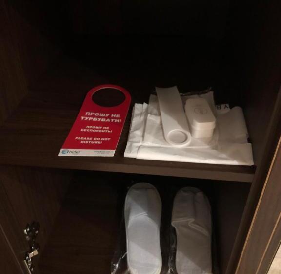 سوئیت با بالکن, Boutique Tovmed