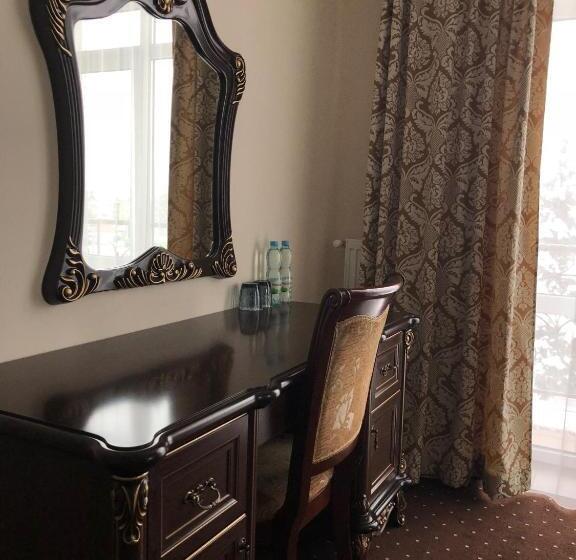 سوئیت با بالکن, Boutique Tovmed