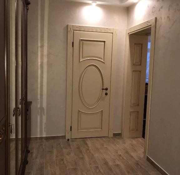 سوئیت با بالکن, Boutique Tovmed