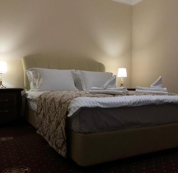 سوئیت با بالکن, Boutique Tovmed