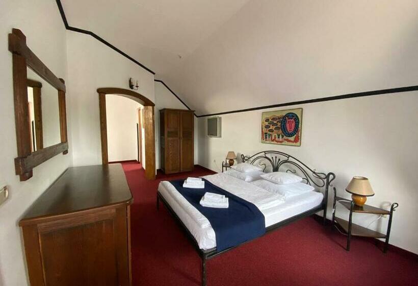 جناح جونيور, Complex Legenda