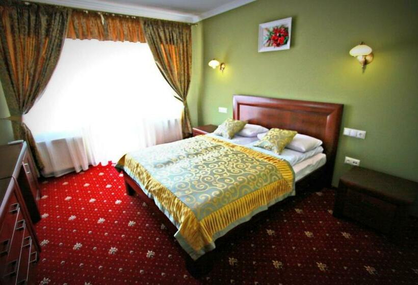 Quarto Deluxe, Dvorik Leva