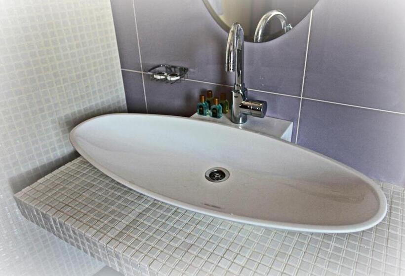 Quarto Deluxe com Sacada, Dvorik Leva