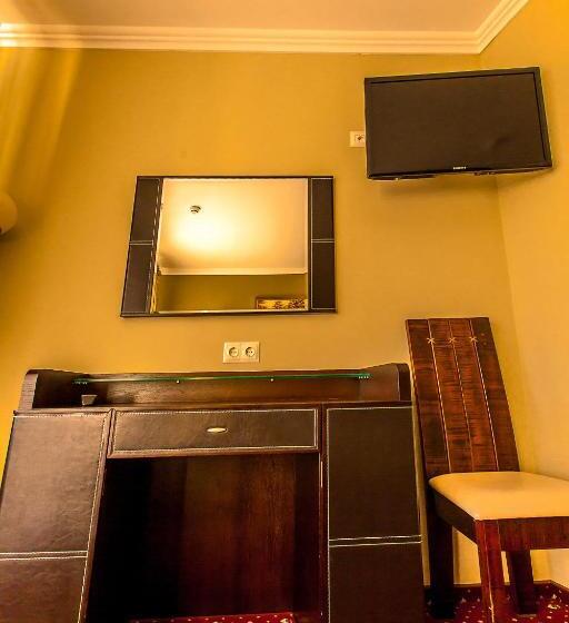 Quarto Deluxe com Sacada, Dvorik Leva