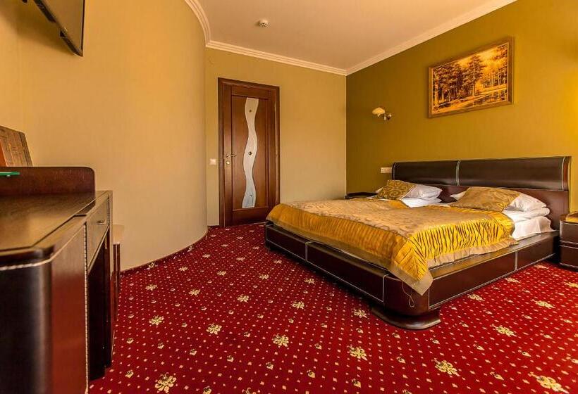 Quarto Deluxe com Sacada, Dvorik Leva