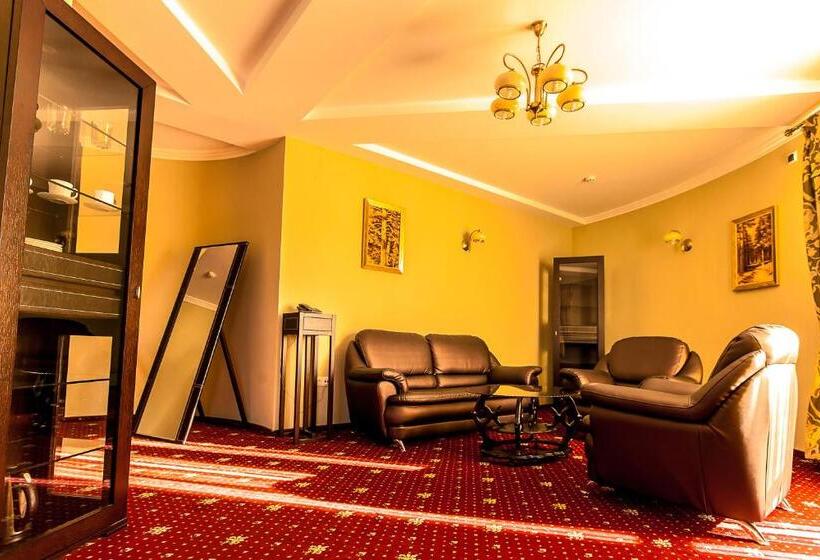 Quarto Deluxe com Sacada, Dvorik Leva