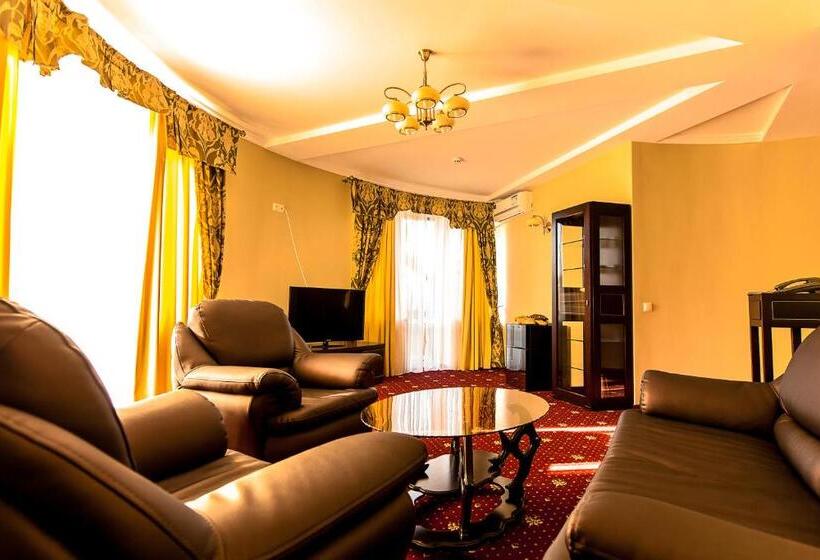 Quarto Deluxe com Sacada, Dvorik Leva