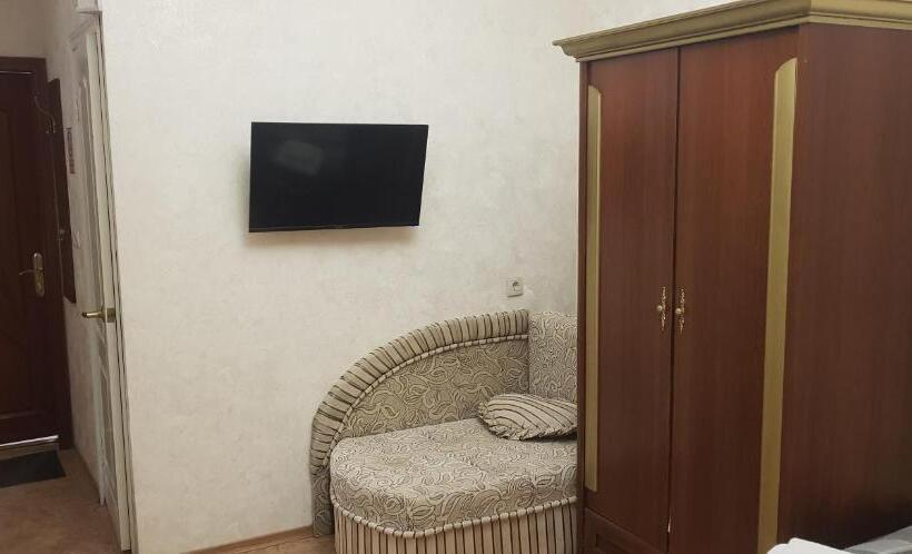 اتاق استاندارد, Elena