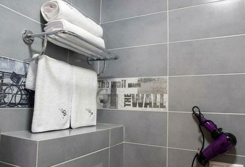 غرفة كومفورت, Etude