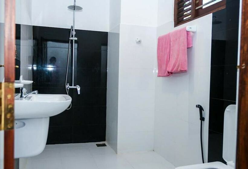 디럭스 트리플 룸, Mirissa Village