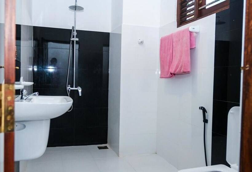 디럭스 트리플 룸, Mirissa Village