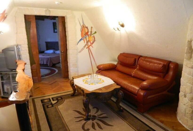 سوییت, Muzey Sadyba Grazhda