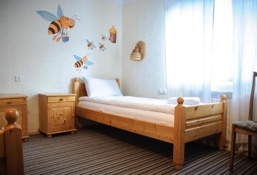 Quarto Triplo Estandar, Muzey Sadyba Grazhda