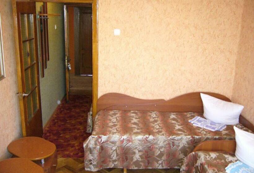 اتاق استاندارد سه نفره, Profspilkovyi