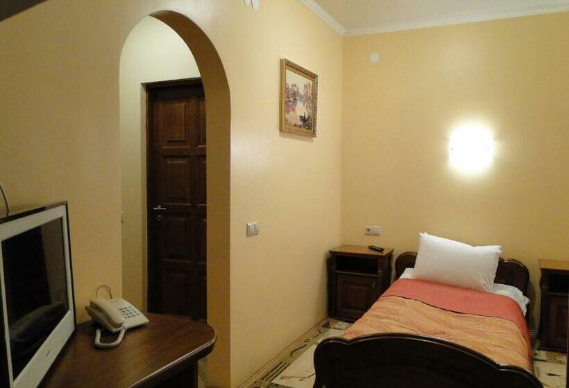 غرفة قياسية, Red Stone