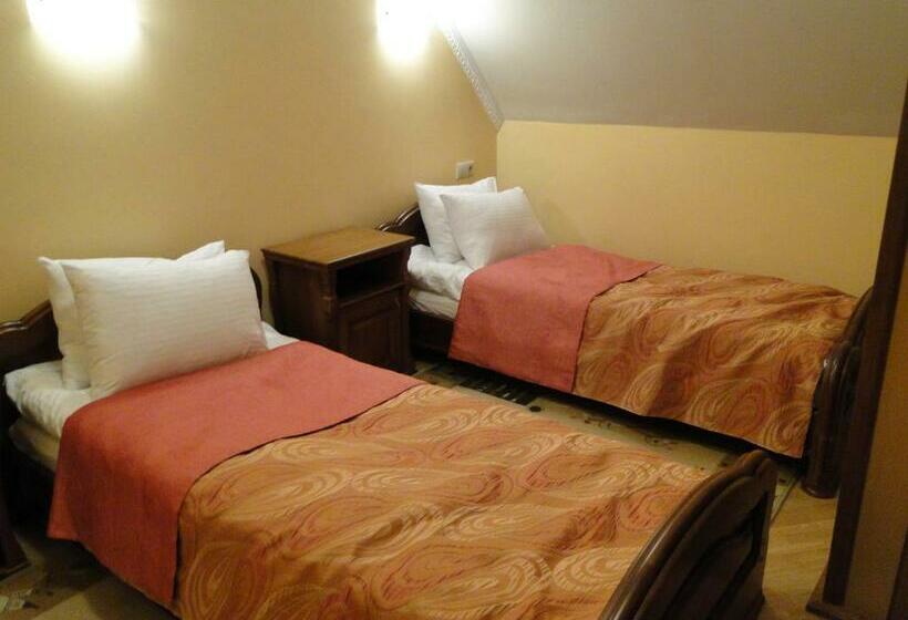 غرفة قياسية, Red Stone