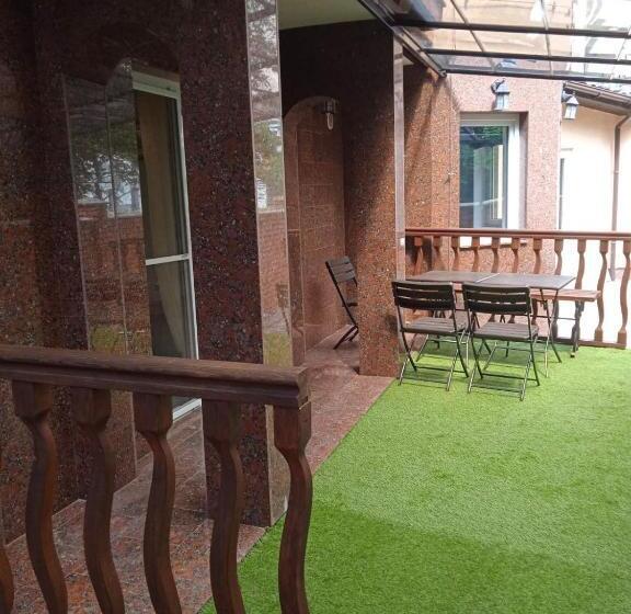 غرفة قياسية, Red Stone