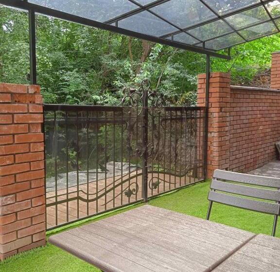 غرفة قياسية, Red Stone