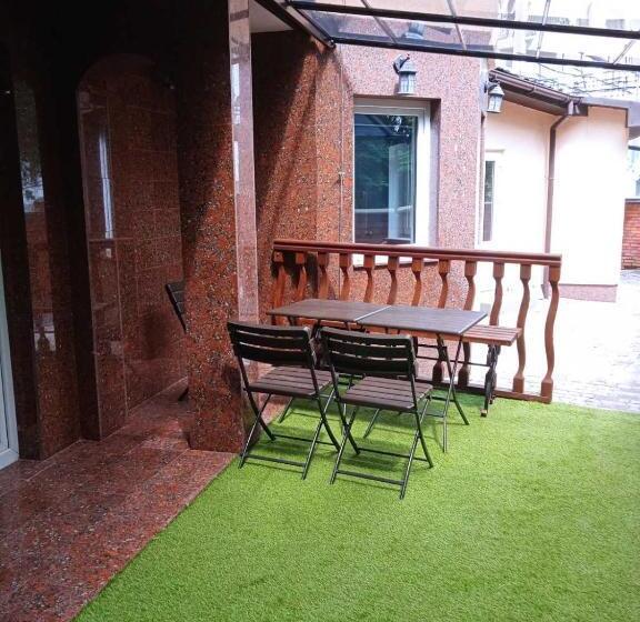 غرفة قياسية, Red Stone